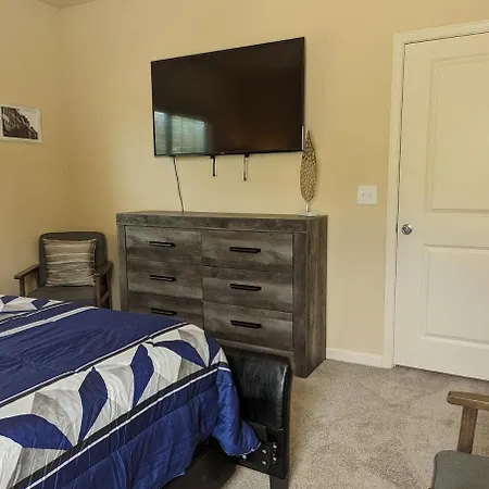 Away From - Book Friday And Saturday Get Sunday Free! Sleeps 7 Immediate Availability! Beautiful Gated Community Apartment *