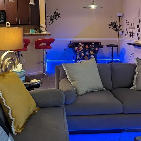 Apartment Away From - Book Friday And Saturday Get Sunday Free! Sleeps 7 Immediate Availability! Beautiful Gated Community