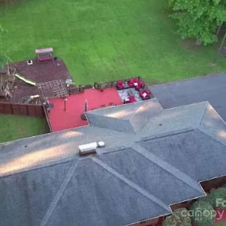 487) Massive 3 Bedroom With A Firepit