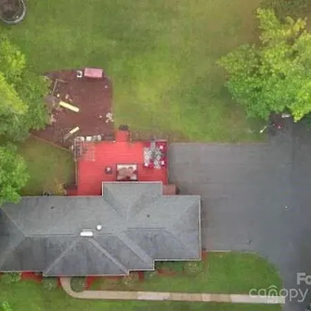 Holiday home 487) Massive 3 Bedroom With A Firepit Charlotte