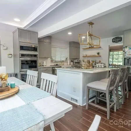 487) Massive 3 Bedroom With A Firepit *