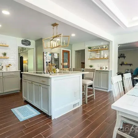487) Massive 3 Bedroom With A Firepit Holiday home