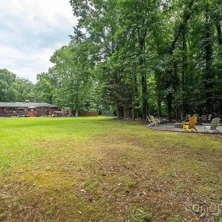 487) Massive 3 Bedroom With A Firepit Charlotte