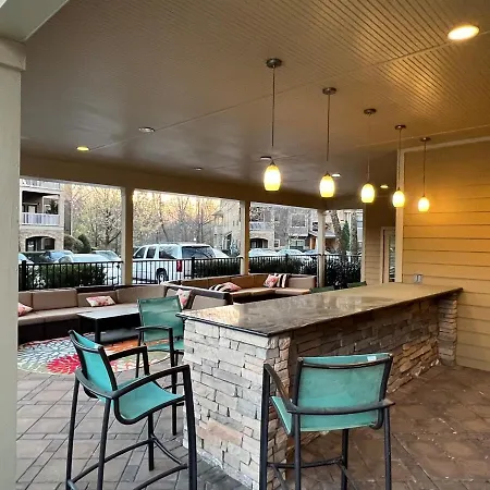 Apartment New Look! Book Friday & Saturday Get Sunday Free Ready For Work Or Play 