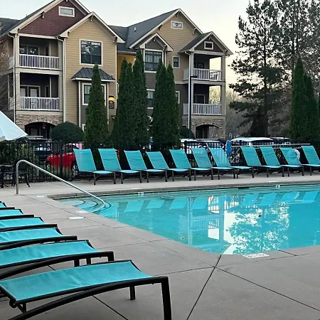 Apartment New Look! Book Friday & Saturday Get Sunday Free Ready For Work Or Play 