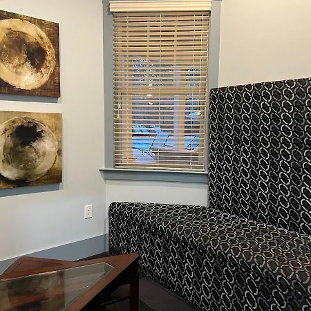 Apartment New Look! Book Friday & Saturday Get Sunday Free Ready For Work Or Play 