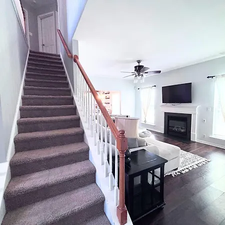 Spacious 4 Bdrm Fenced Yard With Garage Holiday home