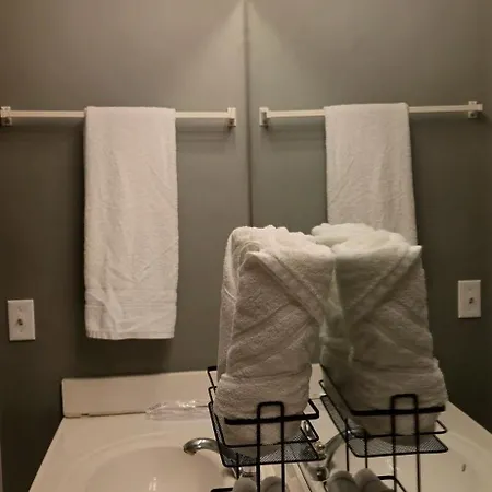 Close To Uptown & Airport Holiday home