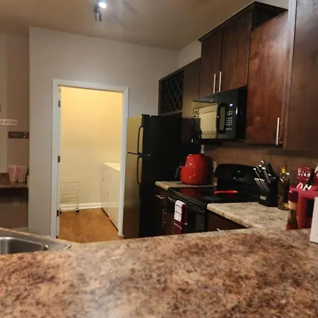 Apartment Movie Themed Family Get-a-way! Sleeps 7 Popcorn, Snacks, And Drinks, Included - Pools Are Still Open!