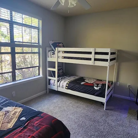 Apartment Movie Themed Family Get-a-way! Sleeps 7 Popcorn, Snacks, And Drinks, Included - Pools Are Still Open! Charlotte