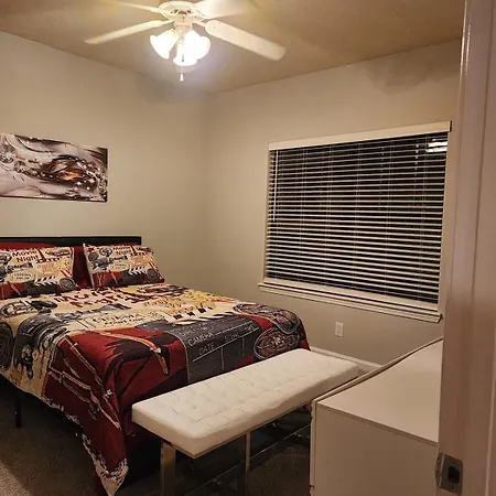 Apartment Movie Themed Family Get-a-way! Sleeps 7 Popcorn, Snacks, And Drinks, Included - Pools Are Still Open! *