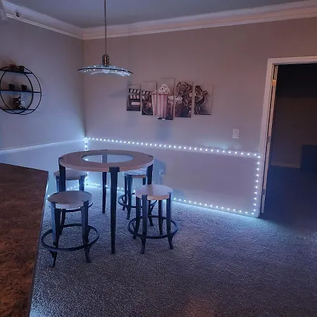 Movie Themed Family Get-a-way! Sleeps 7 Popcorn, Snacks, And Drinks, Included - Pools Are Still Open! * Charlotte
