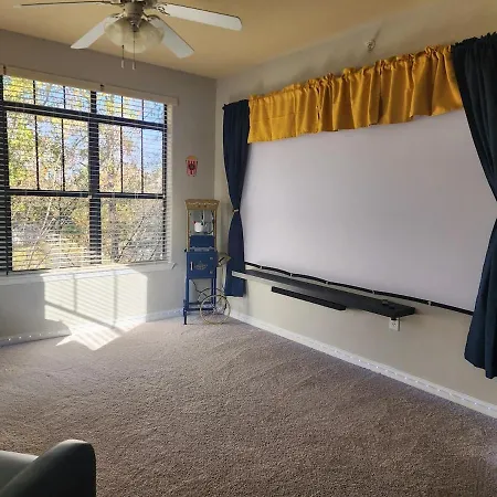 Movie Themed Family Get-a-way! Sleeps 7 Popcorn, Snacks, And Drinks, Included - Pools Are Still Open! * Charlotte