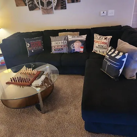 Apartment Movie Themed Family Get-a-way! Sleeps 7 Popcorn, Snacks, And Drinks, Included - Pools Are Still Open! *