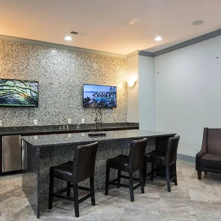 Movie Themed Family Get-a-way! Sleeps 7 Popcorn, Snacks, And Drinks, Included - Pools Are Still Open! *