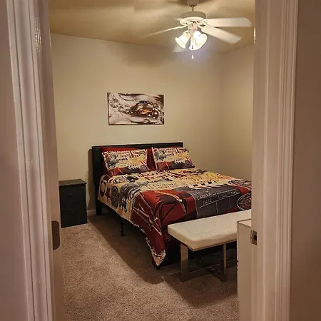 Apartment Movie Themed Family Get-a-way! Sleeps 7 Popcorn, Snacks, And Drinks, Included - Pools Are Still Open! Charlotte