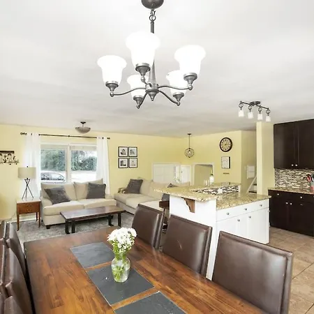 Beautiful Wooded In Popular Southpark Charlotte