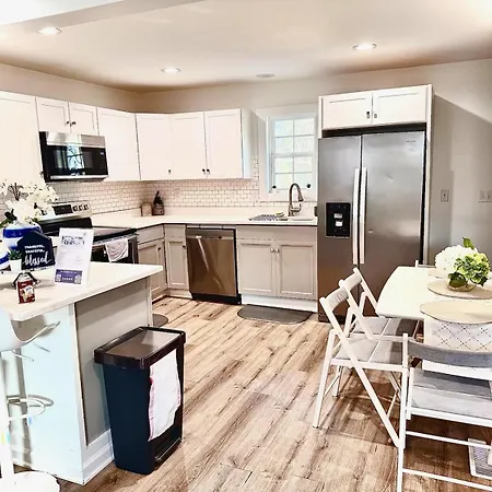 Holiday home Modern Near Uptown Clt, Airport And