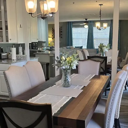 Close To Uptown & Airport *