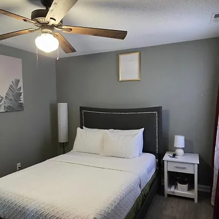 Close To Uptown & Airport