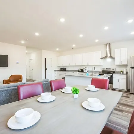 Pet Friendly 3br House In * Charlotte