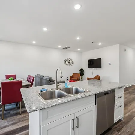 Pet Friendly 3br House In * Charlotte