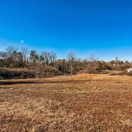 Pet Friendly 3br House In