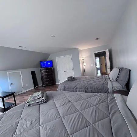 Villa Amazing 4 Bdrm W Garage In