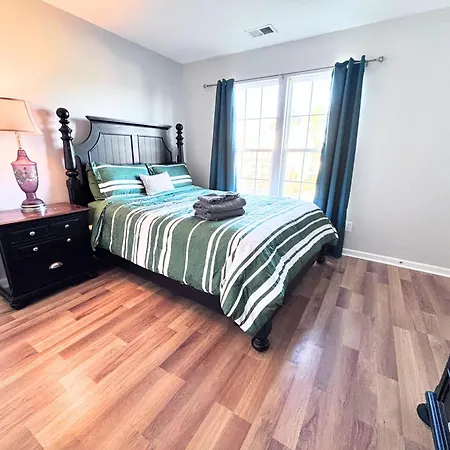 Amazing 4 Bdrm W Garage In Villa