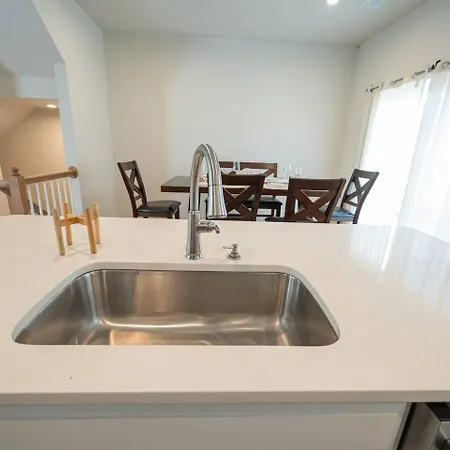 Brand-newwi-fipool-tabledt3bed Holiday home *
