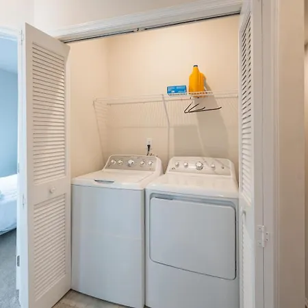 Holiday home Brand-newwi-fipool-tabledt3bed