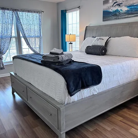 Amazing 4 Bdrm W Garage In Villa *