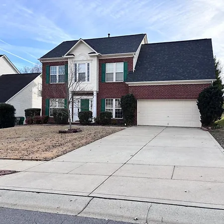 Amazing 4 Bdrm W Garage In Villa *