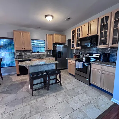 Villa Amazing 4 Bdrm W Garage In