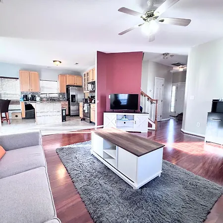 Amazing 4 Bdrm W Garage In Villa