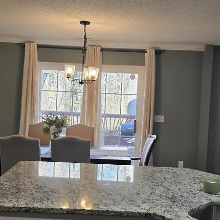 Guest house Spacious Near Up-town And Clt Airport