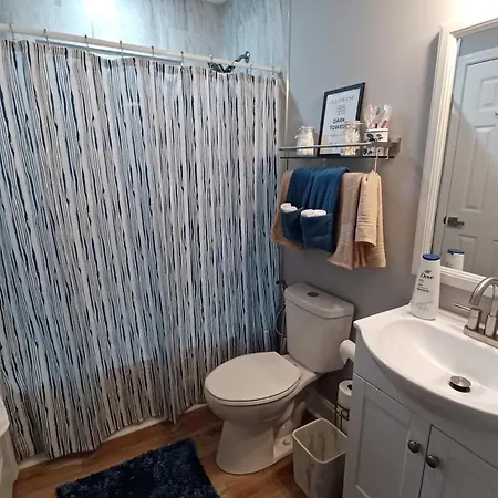 Old Creekside View Duplex Listing Guest house