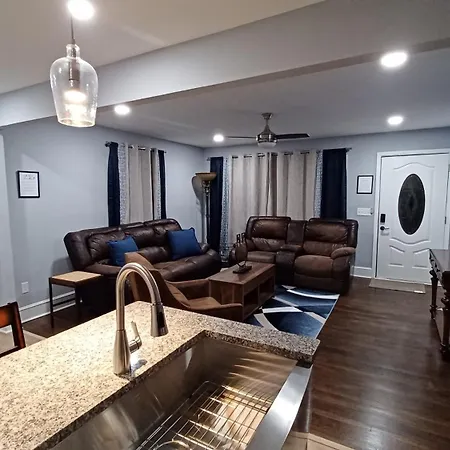 Old Creekside View Duplex Listing Guest house Charlotte