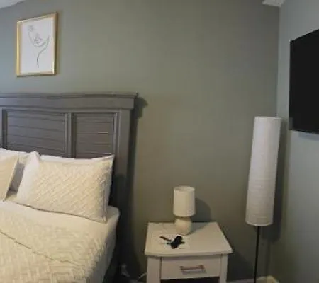 Single Rm Or Entire Near Uptown Guest house *