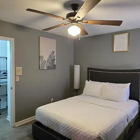 Guest house Single Rm Or Entire Near Uptown