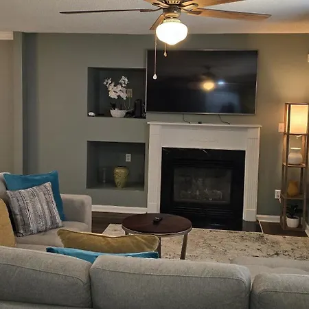 Single Rm Or Entire Near Uptown Guest house *