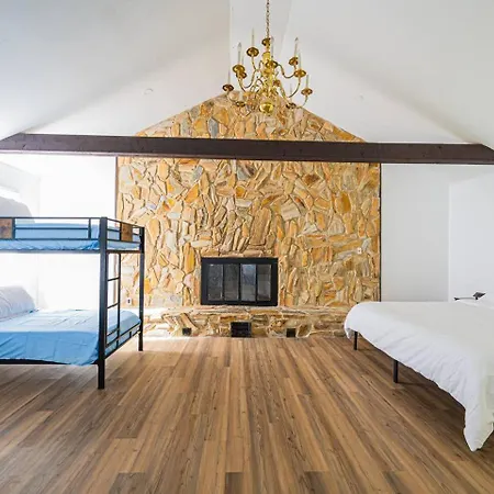 5bed Homesleeps16wifipooltablekingbed