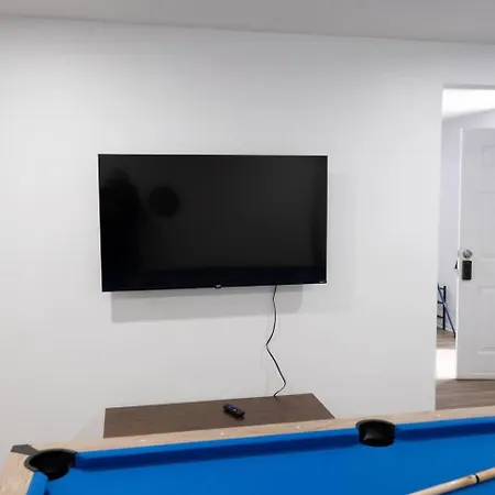 Holiday home 5bed Homesleeps16wifipooltablekingbed