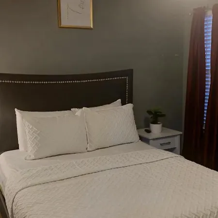 Guest house Single Rm Or Entire Near Uptown *