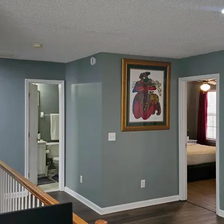 Single Rm Or Entire Near Uptown Guest house