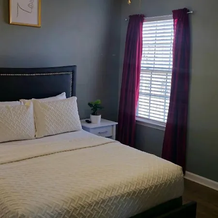 Single Rm Or Entire Near Uptown Guest house Charlotte