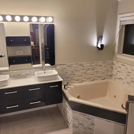 Duckett Drive District Homestay Charlotte