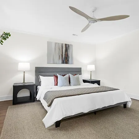 Modern 4 Bed In Quail Hollow Holiday home Charlotte