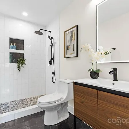 Modern 4 Bed In Quail Hollow Holiday home *