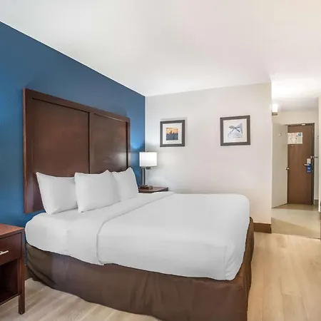 Comfort Airport Uptown 3*